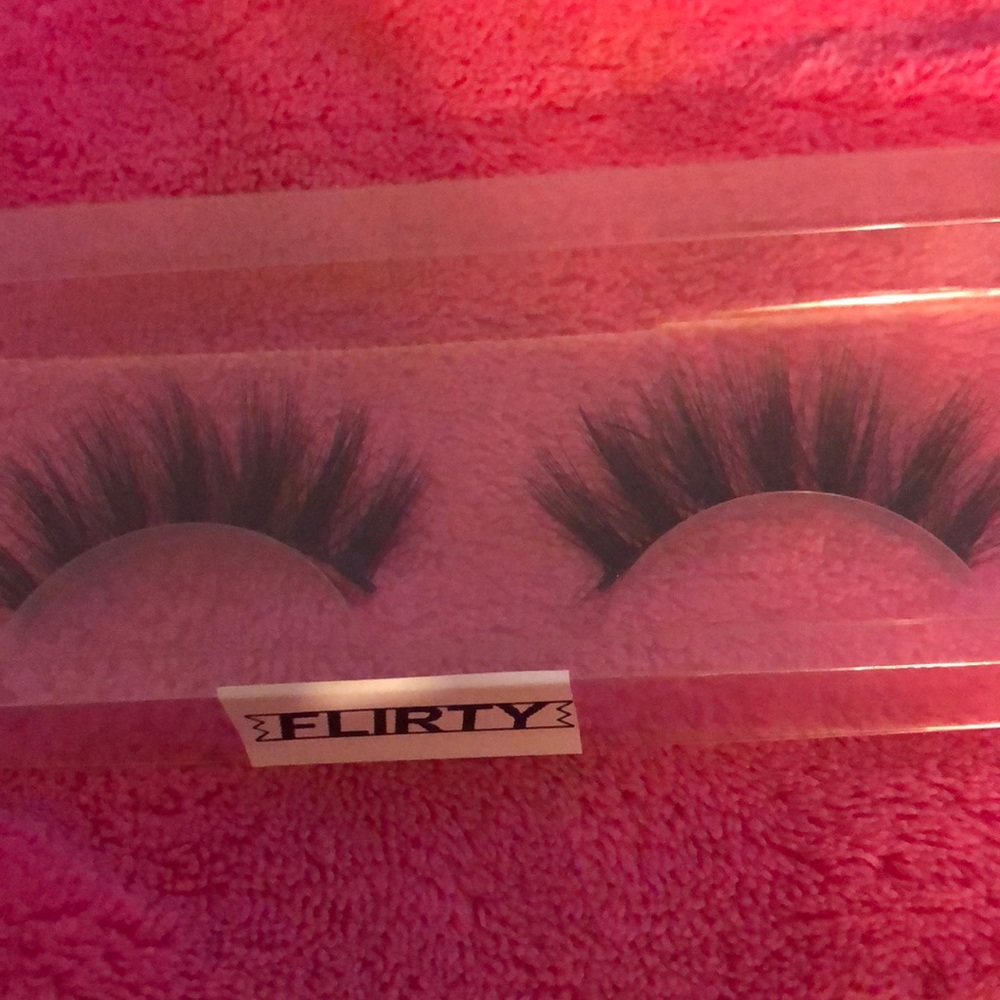 Mink lashes ‘flirty’